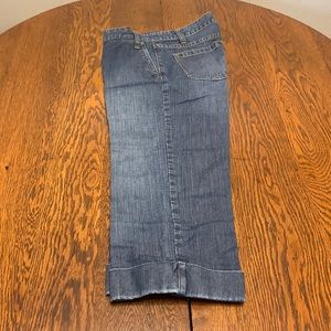 Nautica capris size 4. Fits more like a 6.